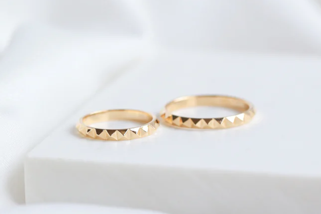 セカンドマリッジリングとは?結婚10周年や記念日に贈る特別な指輪の選び方