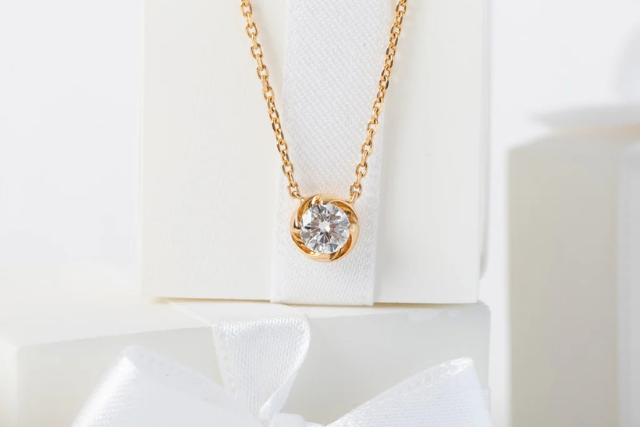 オレフィーチェ K18 一粒ダイヤネックレス 0.15ct「メアリー」