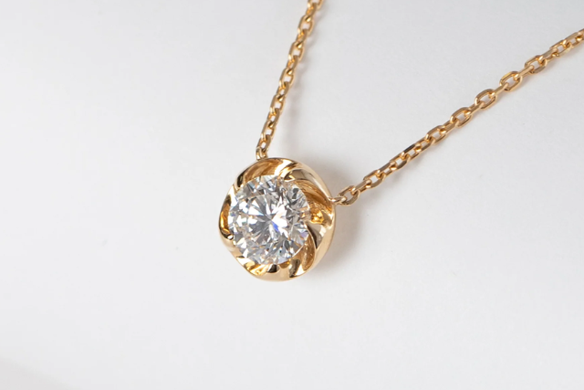 新作紹介】ついに大粒「ラウラ」ネックレスが登場｜【オレフィーチェ