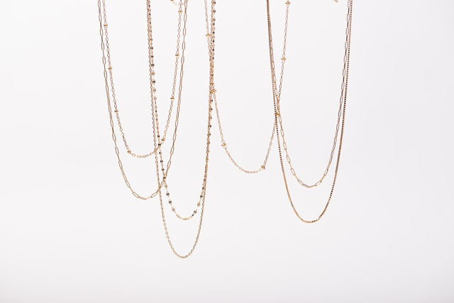 【新作紹介】デコルテに乗せるハイライト?異なる輝きが美しいレイヤード風ネックレス