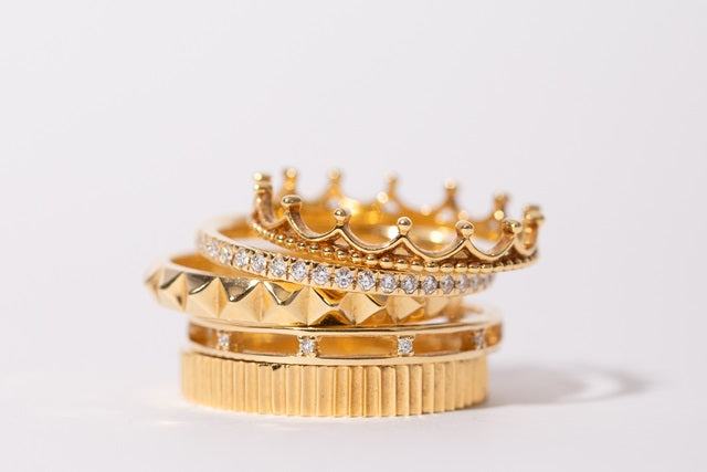 アレンジ自由自在!人気のクラウンリング「エフィー」を使ったおすすめコーディネート