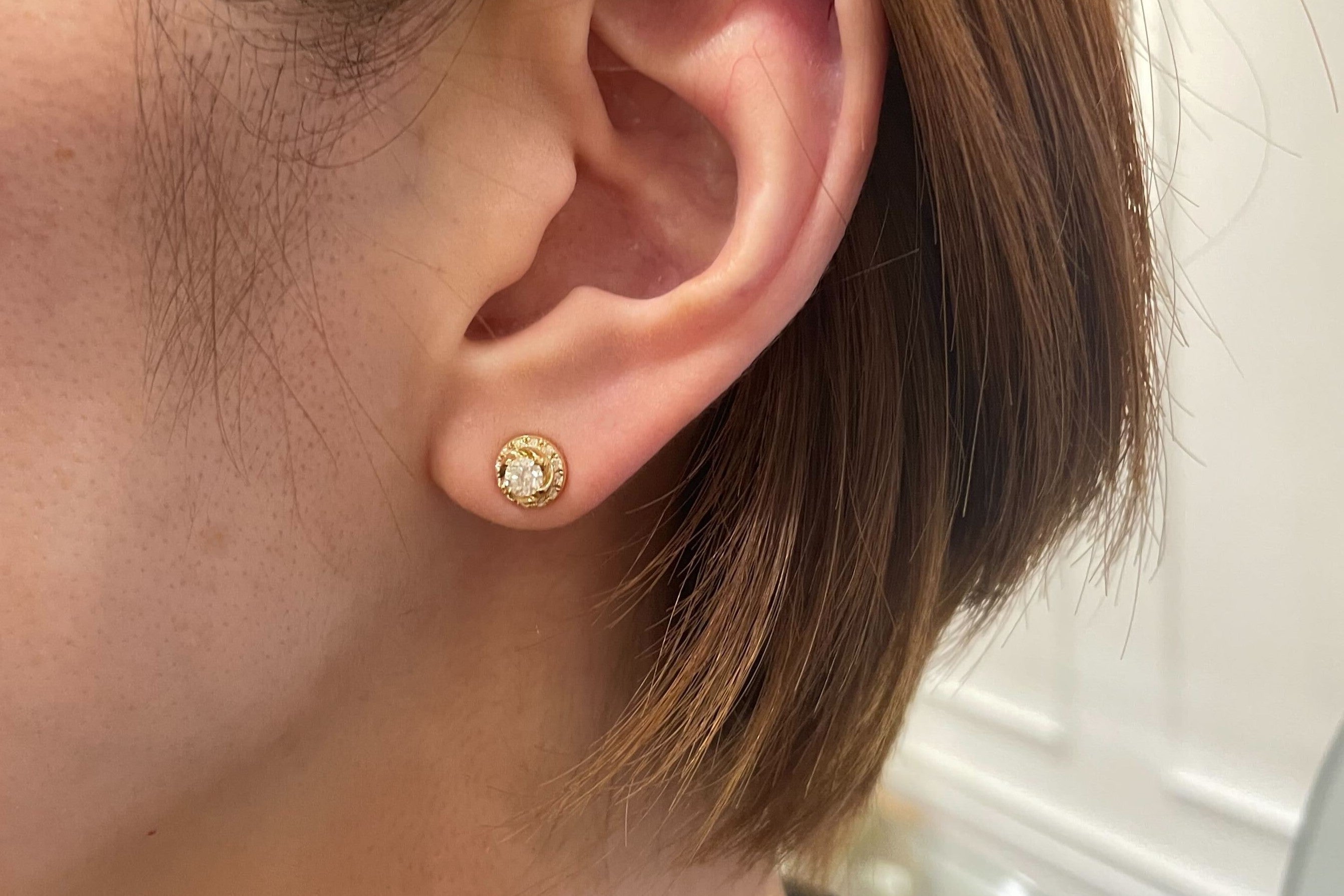 耳元に、もっと自由を。新作ピアスチャーム7点のおすすめコーディネートをご紹介