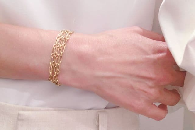 【働くママのブログ】大人のデコルテを美しく彩る、ネックレスコーデ&アレンジ術