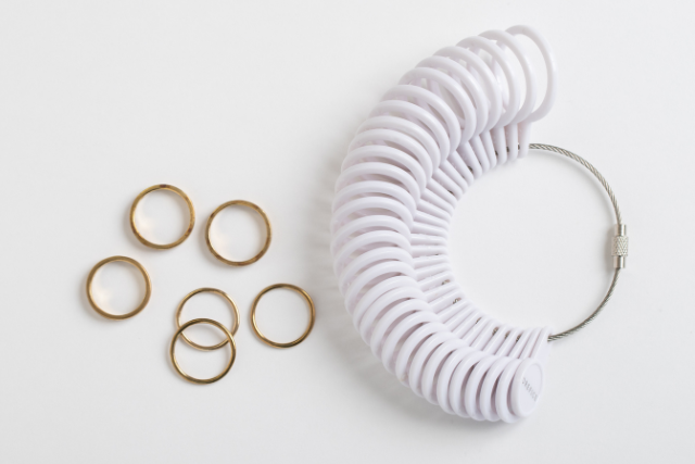 リングを買う前に知りたい “ぴったりサイズ” を見つける便利ツール2選