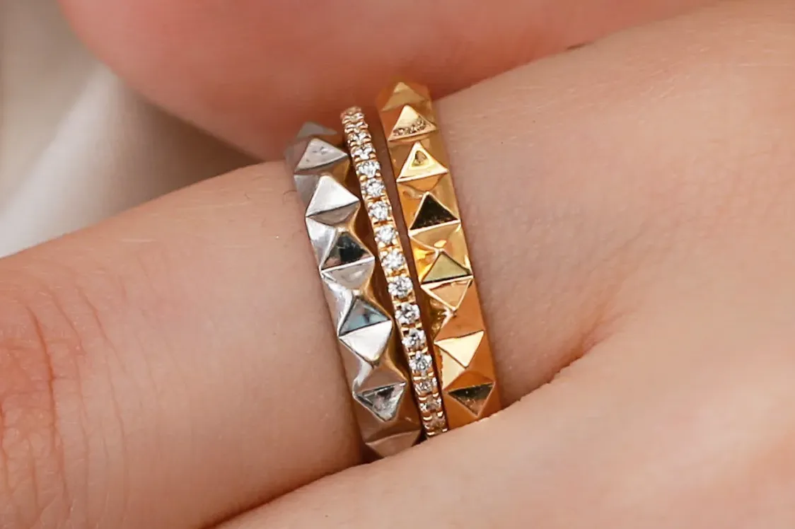 どこが違うの⁈スタッフも見間違うまるで双子のようなジュエリー【ミニスタッズ/ボルキエ】