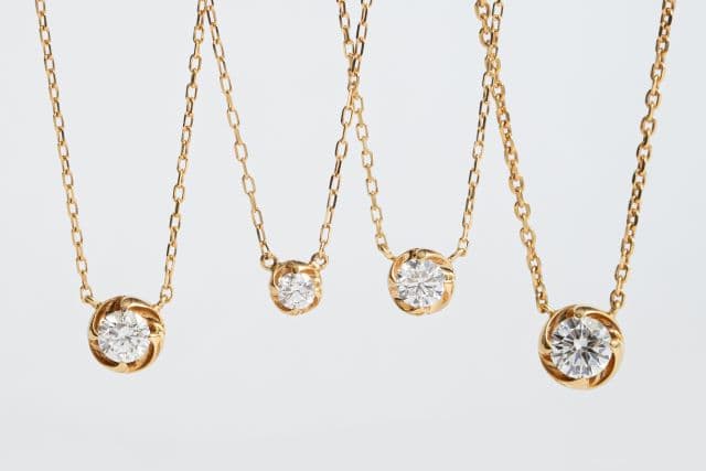 【カラット数別】一粒ダイヤネックレス「ラウラ」のデザインで比較!自分に似合うのはどれ?