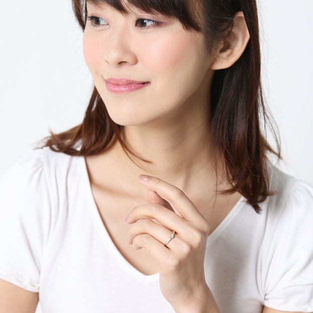 K18/Pt「中石0.1ct オーロラ」エンゲージリング