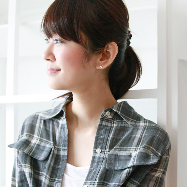 K18/Pt「ツバメ スタッド」ピアス