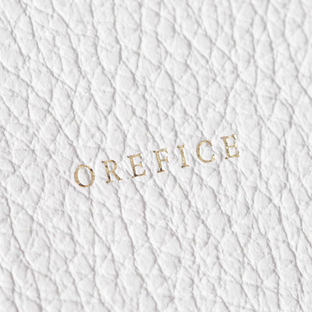 「オリジナルレザージュエリートレイ」オフホワイト×グレー