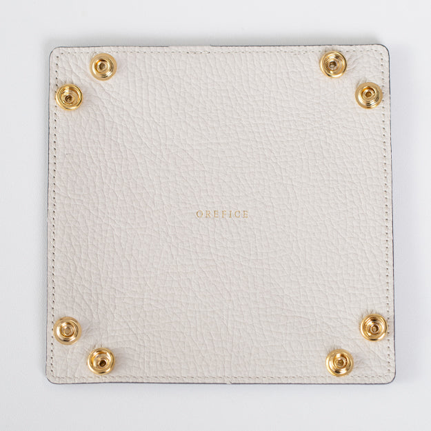 「オリジナルレザージュエリートレイ」オフホワイト×グレー