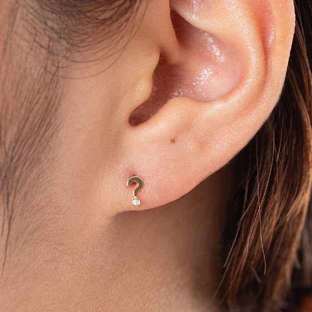 K18「クエスチョン」ピアス(片耳用)