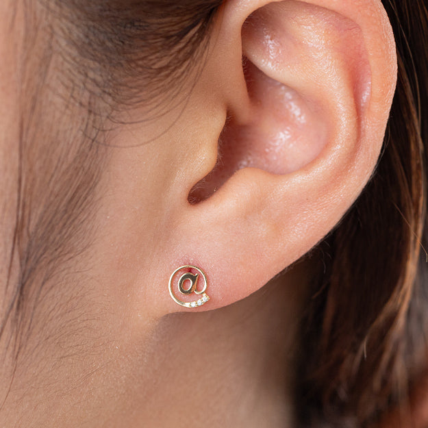 K18「アット」ピアス(片耳用)