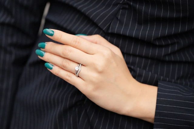 スタッフが身につけて実感した、プラチナジュエリーを選ぶ理由とその魅力