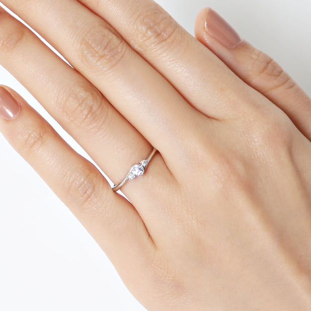 K18/Pt「中石0.1ct メリダ」エンゲージリング